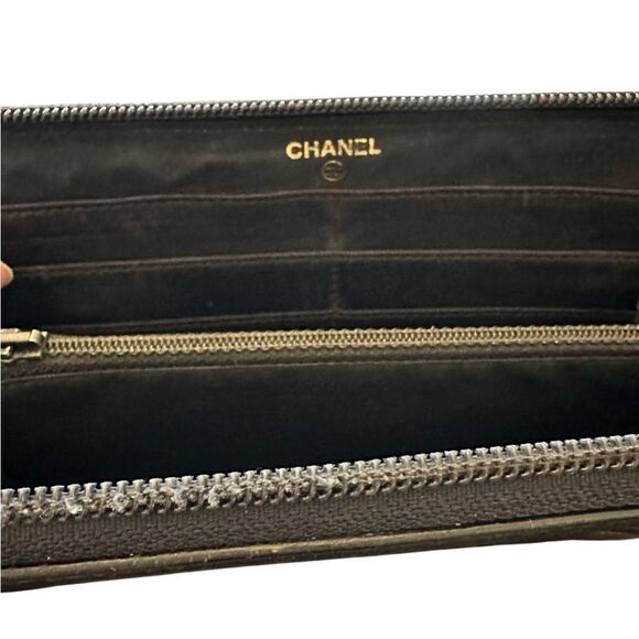 Chanel large zip around wallet added a chain - Picture 11 of 13